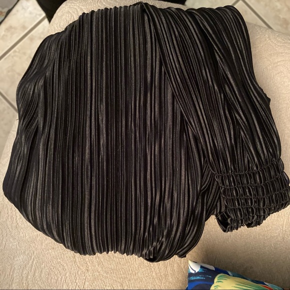 Waverly Grey Black Bell Sleeve Top - Picture 7 of 9